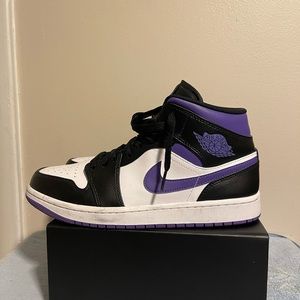Size 9.5 - Jordan 1 Retro High OG Court Purple 2018